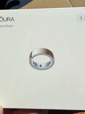 Oura Ring 4 Rose Gold and Silver Finish (Size 9)
